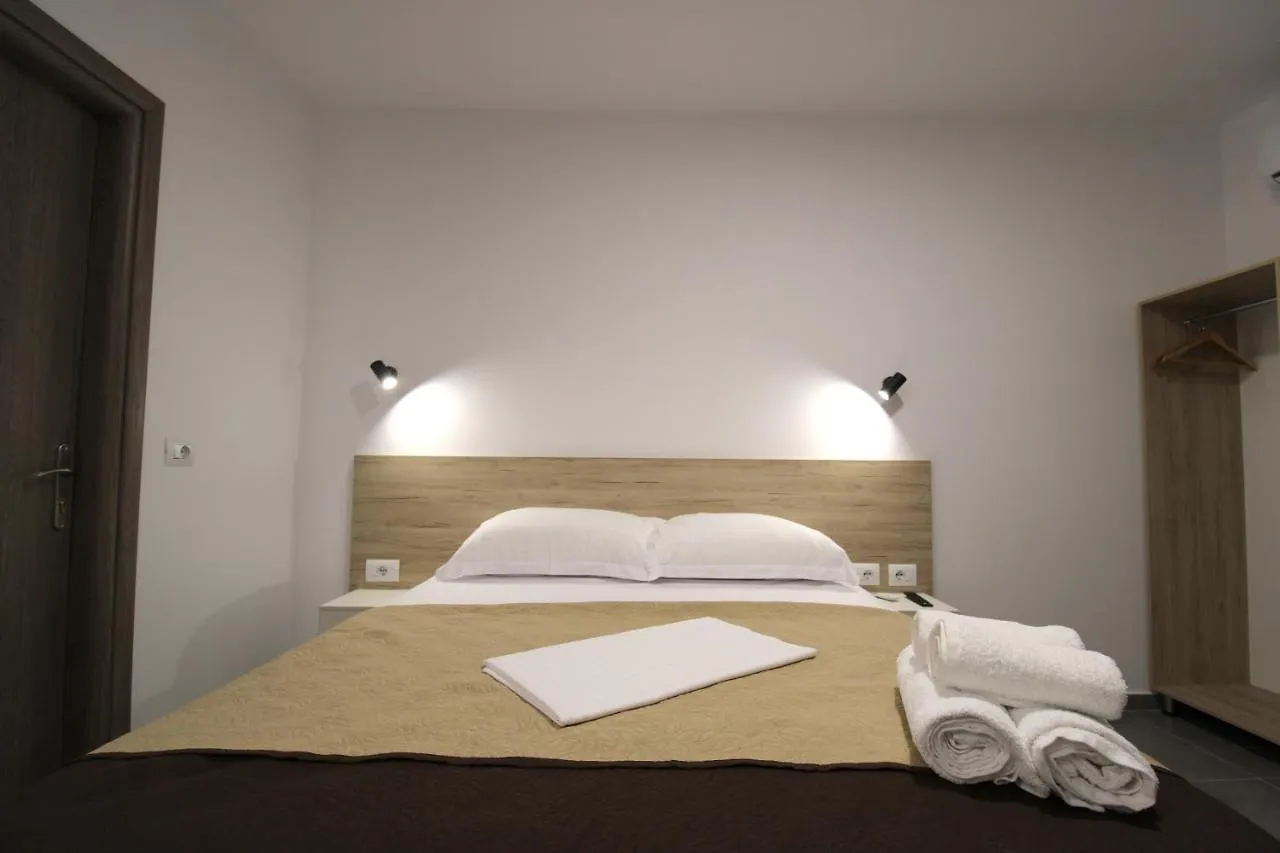 Hotel Villa Adrian Ksamil